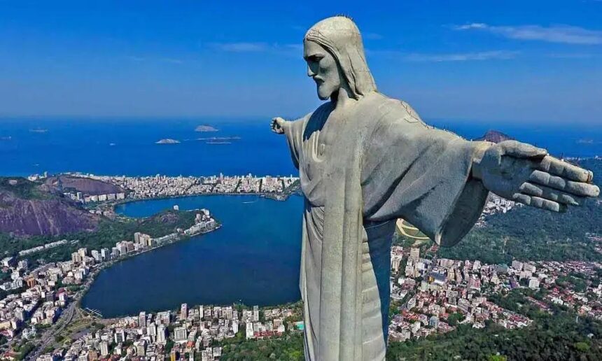 Descubra a Maior Estátua de Cristo do Brasil: Não é no Rio!