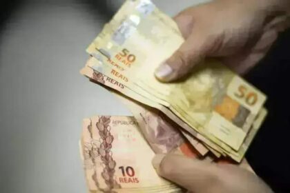 Governo DISSE SIM: Antecipação do 13º Salário em Abril!